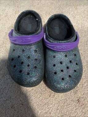 CROCS women have Glitter Clog with Purple Strap - Black Multicolor Sparkle